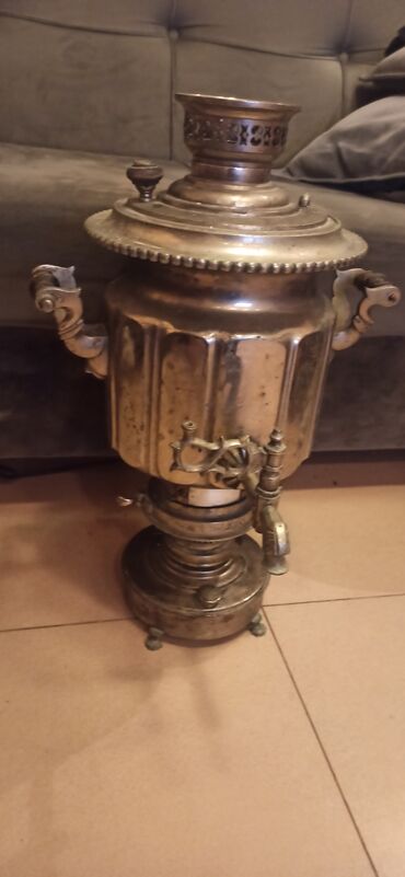 Əntiq qablar: Antik dekor kolleksiyası – 4 ədəd 1) Emallı metal fincan altlıq/şüşə — 2