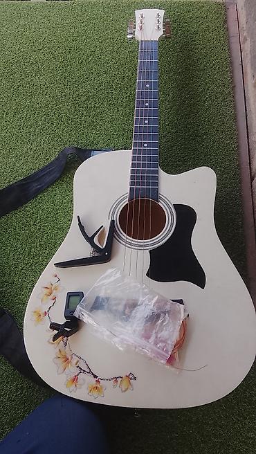 Гитары: Акустическая гитара с вырезом (cutaway), цвет корпуса — белый с — 4