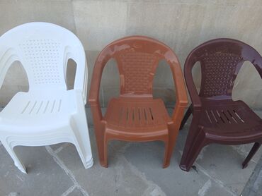 Ütüləmə lövhələri: Plastik kreslolar bağ, balkon, kafe və ya digər açıq məkanlar üçün