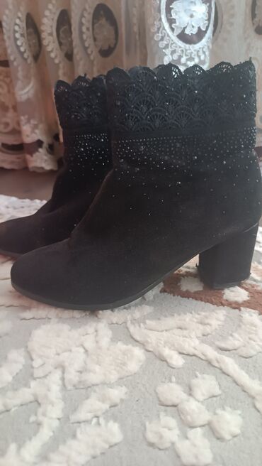 Резиновые сапоги: Резиновые сапоги, 37, Новый, цвет - Белый, Самовывоз — 30