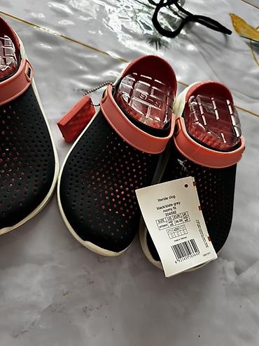 clarks обувь: Клоги Crocs LiteRide clog, цвет black/slate grey с коралловыми — 3