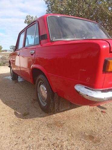 VAZ (LADA): VAZ 2101 (Jiquli) sedan – qırmızı rəng. Xüsusiyyətlər və təchizat: - — 12