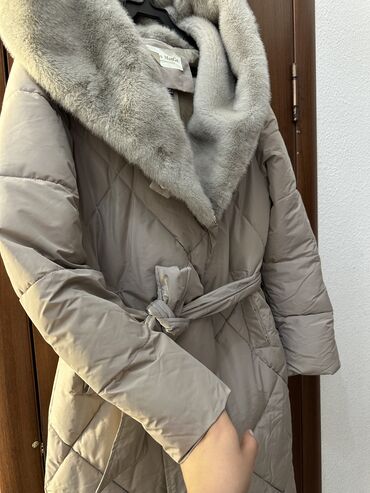 Другая женская одежда: Продаю женские одежды 1) Пальто альпака р50 новое 2500с 2) куртка р — 14