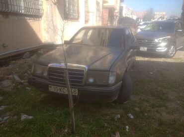 mercedes 180 c: Marka/Mercedes E 260 İl/1986 İlkin ödəniş 800 Azn,krediti 15 ay 300