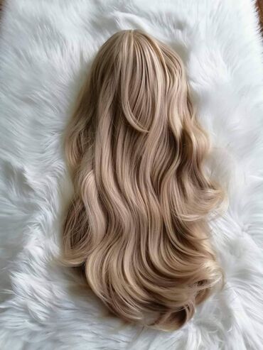 Perike i klipse: Perike
Cena 3200din — 2