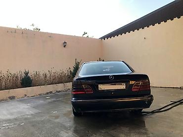 Mercedes-Benz: Mercedes-Benz 270: 2.7 l | 2000 il Sedan — 2