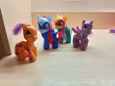 игрушки пони: Продаю пони 
каждая по 60 сом
пони в хорошем состоянии
