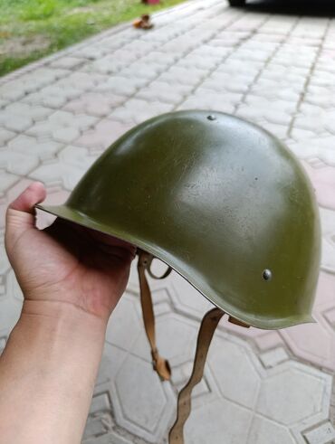 на железных номерах: Продается каска армейская и противогаз(рабочий). Состояние отличное