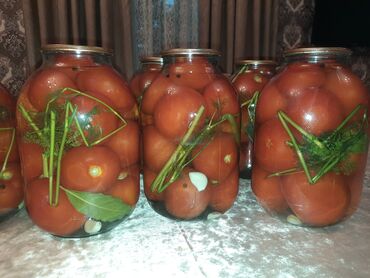 Turşular: Şüşə bankalarda pomidor turşusu satışa çıxarılır. Hər bankada qırmızı -da lalafo.az — 4 Turşular: Şüşə bankalarda pomidor turşusu satışa çıxarılır. Hər bankada qırmızı — 4