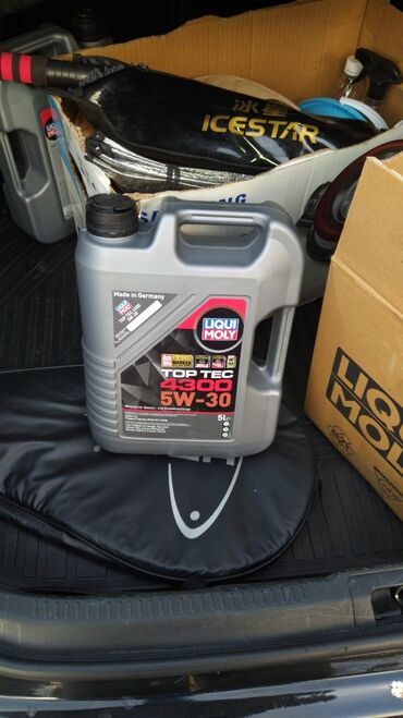 Продаю моторное масло liquy moly 5w-30. В одной канистре 5 литров