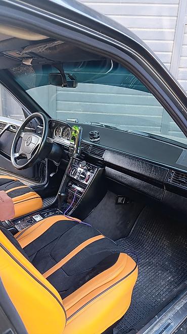 продаю коврик: Mercedes-Benz W124: 1995 г., 3.2 л, Автомат, Бензин, Седан — 3