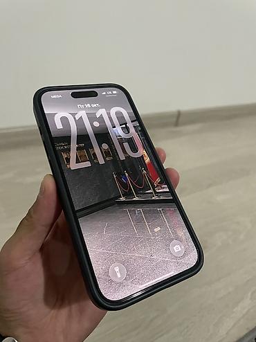iphone cr: IPhone 15 Pro, 6.1" - Цвет: тёмный (виден в чёрном бампере/чехле). - — 2