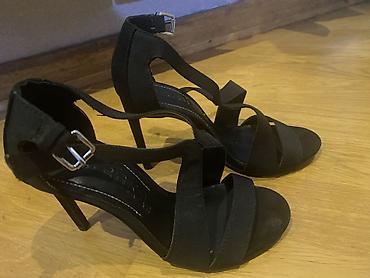 Basanoşka və səndəllər: Bershka qadın ayaqqabısı – qara rəngli, zərif yüksək dabanlı sandal — 1