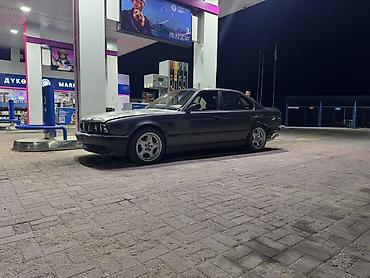 авто полироль: BMW 5 series: 1990 г., 2.5 л, Механика, Седан — 1
