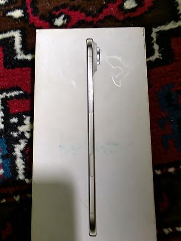 galaxy 10: Apple iPhone (серия с одинарной камерой) в белом цвете. - Корпус — 2