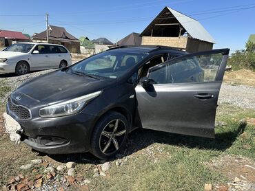 авто фит продажа: Kia Ceed: 2015 г., 1.4 л, Механика, Бензин, Универсал