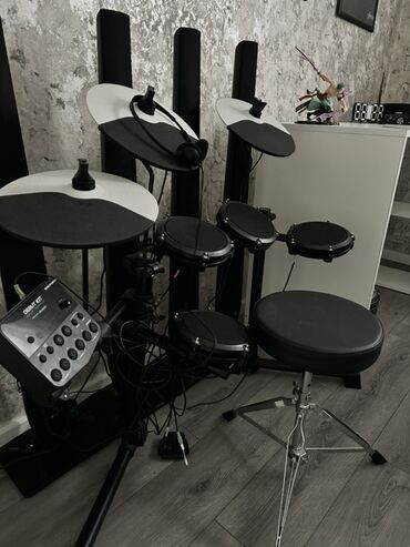 Sintezatorlar: Alesis Debut Kit elektron baraban seti - Kompakt, səssiz məşq üçün