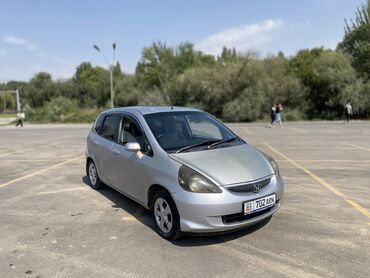 продаю автомобиль в рассрочку: Honda Fit: 2003 г., 1.3 л, Вариатор, Бензин, Хэтчбэк