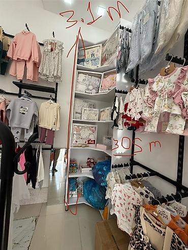 islenmis skaf: Künc vitrin rəfi – mağaza üçün - Forma: üçbucaqlı/künc konstruksiya — 3