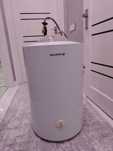 Mətbəx texnikası: Ariston su qızdırıcısı (elektrik boiler) - Silindrik şaquli korpus