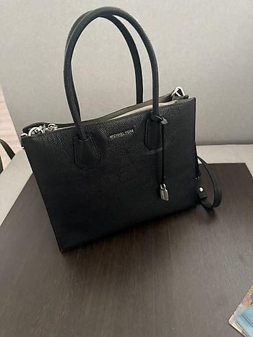 майкл: Сумка Michael Kors, модель-тоут из фактурной черной кожи. - Цвет — 4