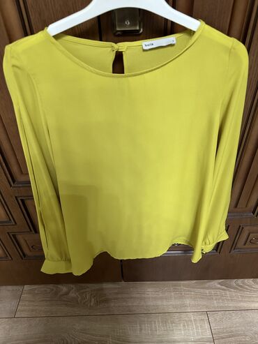 Köynək və bluzalar: 10 azn . Razmer S/M — 23