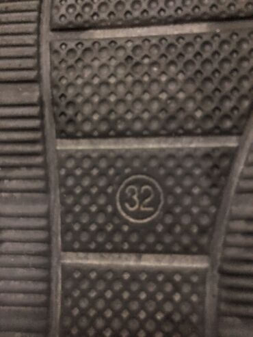 Детская обувь: Б/У туфли!Очень в хорошем состоянии!Сзади на пятке расположен — 9