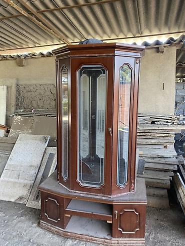 кухный сервант: Угловая витрина/горка из массива/МДФ с остеклением - Конструкция — 1