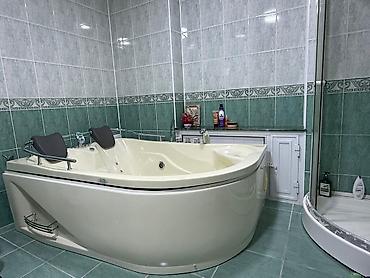 hamam dekoru: Hidromasajlı künc vanna – 2 nəfərlik Rahat spa təcrübəsi üçün geniş — 3