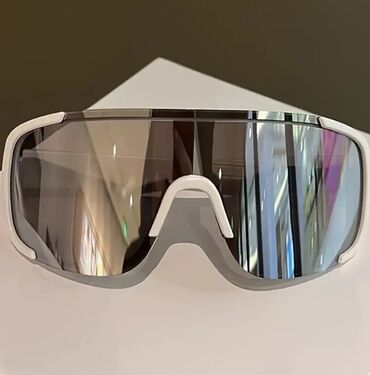 vr очки: ● Y2K terzinde eynek
● Unisex
● ag reng
● 6 azn