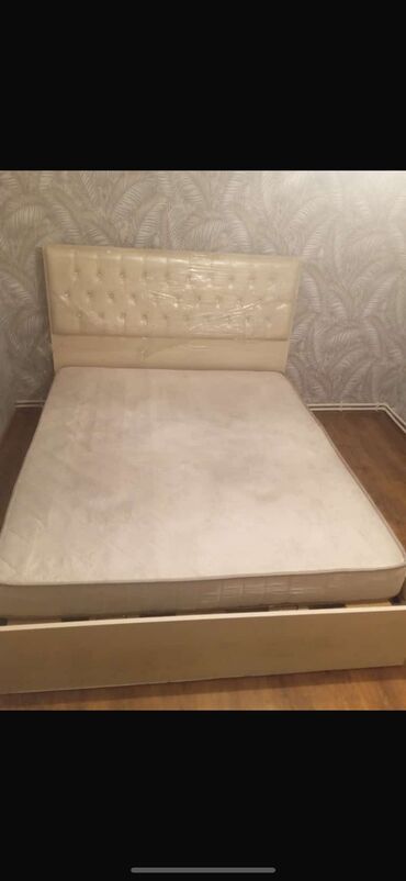 румынская мебель: Б/у, Двуспальная кровать, С подъемным механизмом, С матрасом, Без выдвижных ящиков