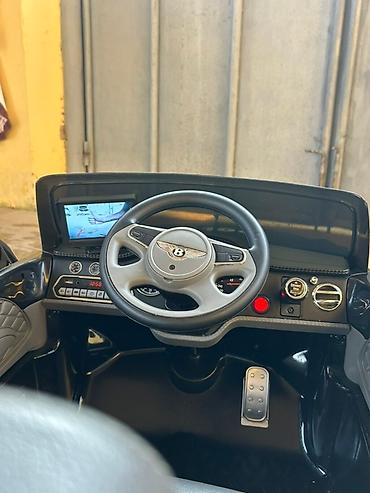 Uşaq üçün elektrik maşınları: Qara rəngdə, uşaqlar üçün nəzərdə tutulmuş "Bentley" markalı elektrik — 4
