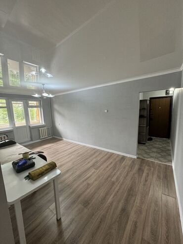 Продажа квартир: 3 комнаты, 58 м², 104 серия, 2 этаж, Евроремонт