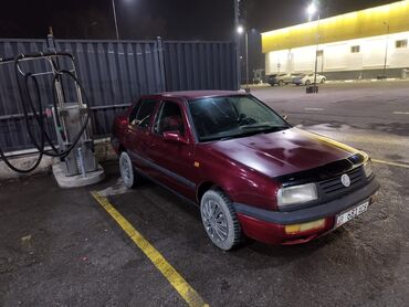 Volkswagen: Volkswagen Vento: 1994 г., 1.6 л, Механика, Бензин, Седан