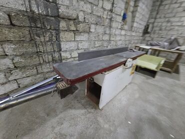 Sex, zavod və fabriklər: Mebel Sexi ( Taxta Sexi ) Arendaya (İcarəyə) Verilir. 110kv. Hündürlük — 9