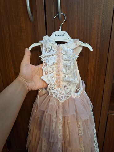 Toy paltarları: Don yenidir 1defe geynilib. 2-3 yawinda 4yawinda uwagada geder — 4