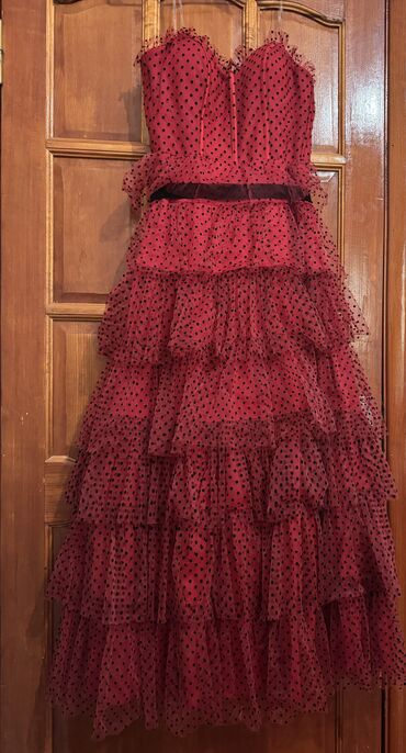 платье красное: Вечернее платье, Пышное, Длинная модель, Без рукавов, S (EU 36), M (EU 38), L (EU 40)