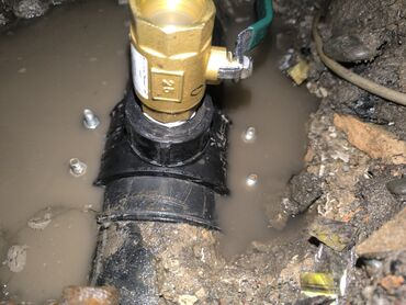 Трубы для водопровода: Сварщик вреска сантехник