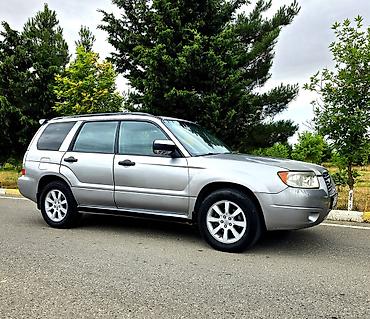 Subaru: Subaru Forester – gümüşü rəngli, kompakt krossover/SUV. Texniki və — 4