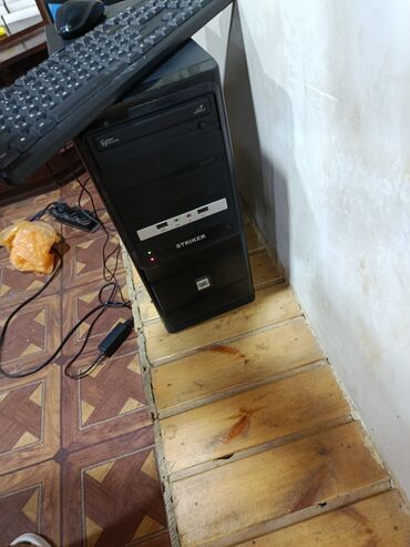 Modemlər və şəbəkə avadanlıqları: Tecılı satılır endirimdə olacaq window 10 pro emaleiyat sistemi Intel