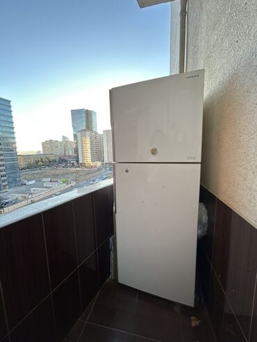 mini xaladelnik: Xarab 2 qapılı Hitachi Soyuducu Satılır, rəng - Ağ