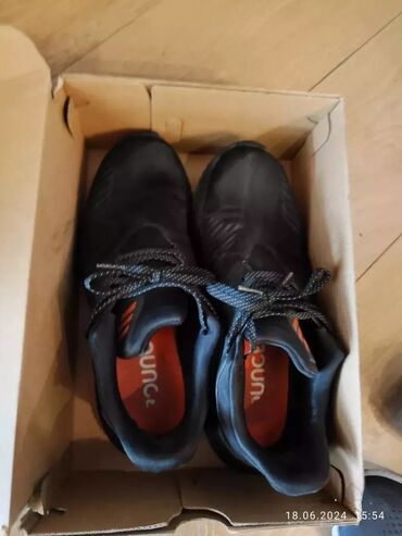 air jordan ayakkabı: Satilir beyler ucun original adidas firmasinin krossovkasi veziyyeti