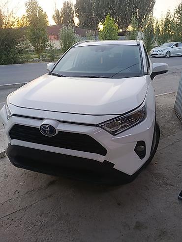 Toyota RAV4: 2017 г., Кроссовер