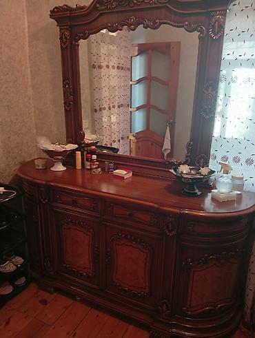 guzgulu masa: Klassik üslubda iri güzgülü konsol/komod — 1