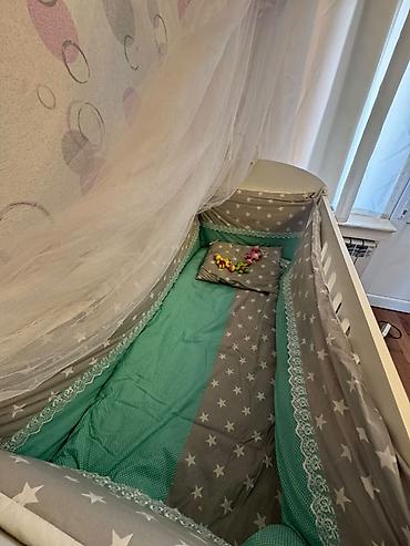 alibebe besik: Uşaq beşiyi – ağ rəngdə, klassik dizayn Xüsusiyyətlər: - Material: ağ — 2