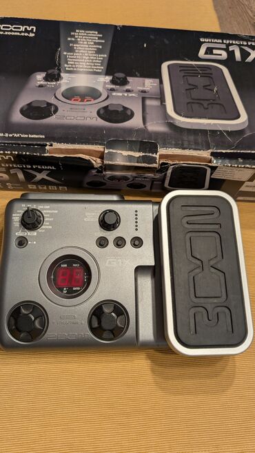 Gitare: Zoom G1X – gitarski multi-efekat sa ekspresion pedalom, sa strujnim — 8