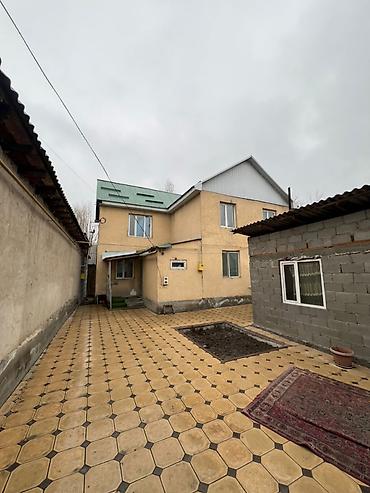 Продажа коттеджей и домов: 🏡 Продается уютный двухэтажный Дом в ж/м Ак-Тилек! 📐 Площадь дома — 1