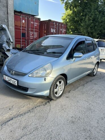 Honda: Сдаю в аренду хонда фит арендага фит берилет кунуно 1000с майын мотор