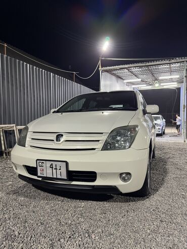 Toyota: Toyota ist: 2003 г., 1.5 л, Автомат, Бензин, Хэтчбэк