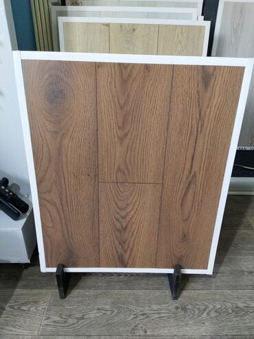 cornu pol taxta: Taxta fakturalı döşəmə örtüyü nümunəsi - Material: laminat (taxta